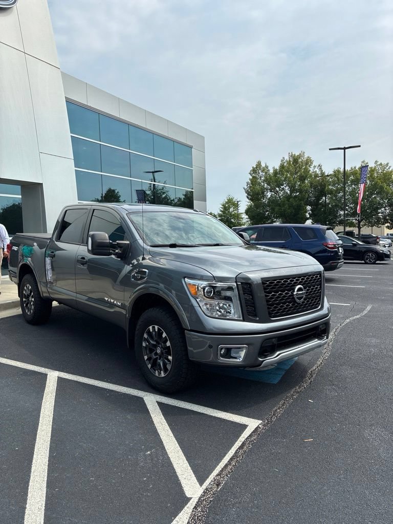 Used 2017 Nissan Titan PRO-4X AWD/4WD image 3