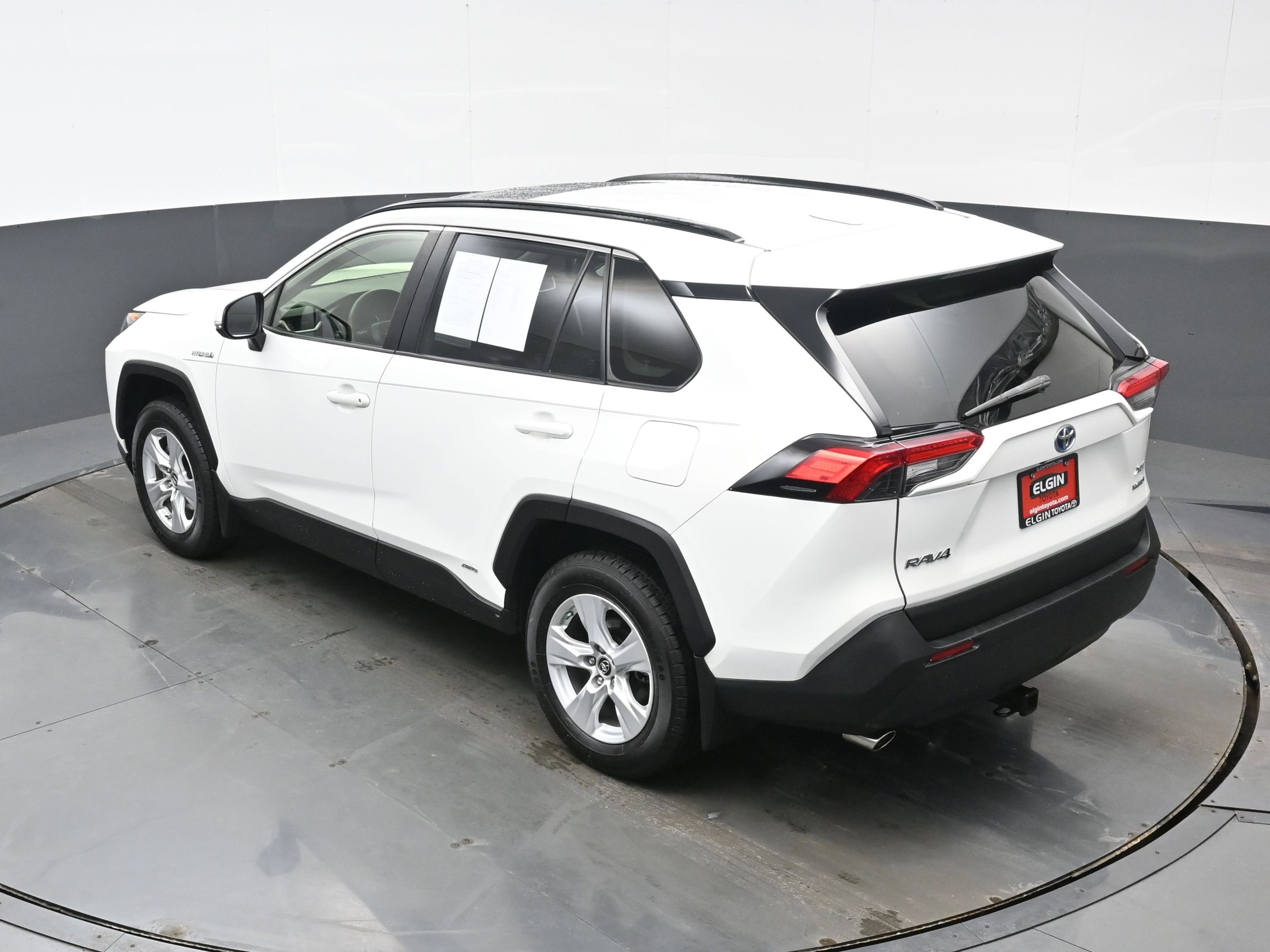 Used 2019 Toyota RAV4 XLE w/ Carpet Mat Package image 38