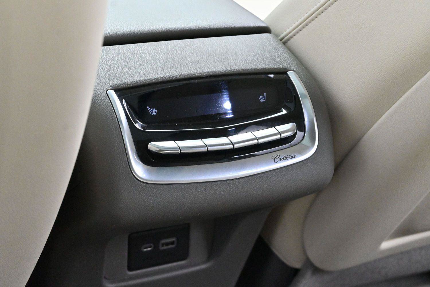 Used 2020 Cadillac XT6 Premium Luxury AWD/4WD image 32