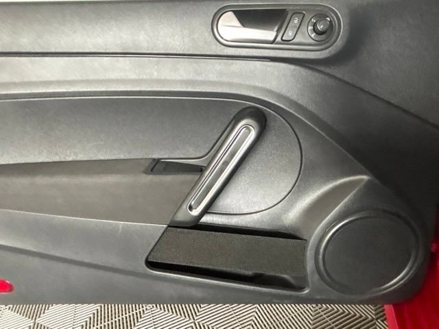 Used 2018 Volkswagen Beetle 2.0T S FWD image 15
