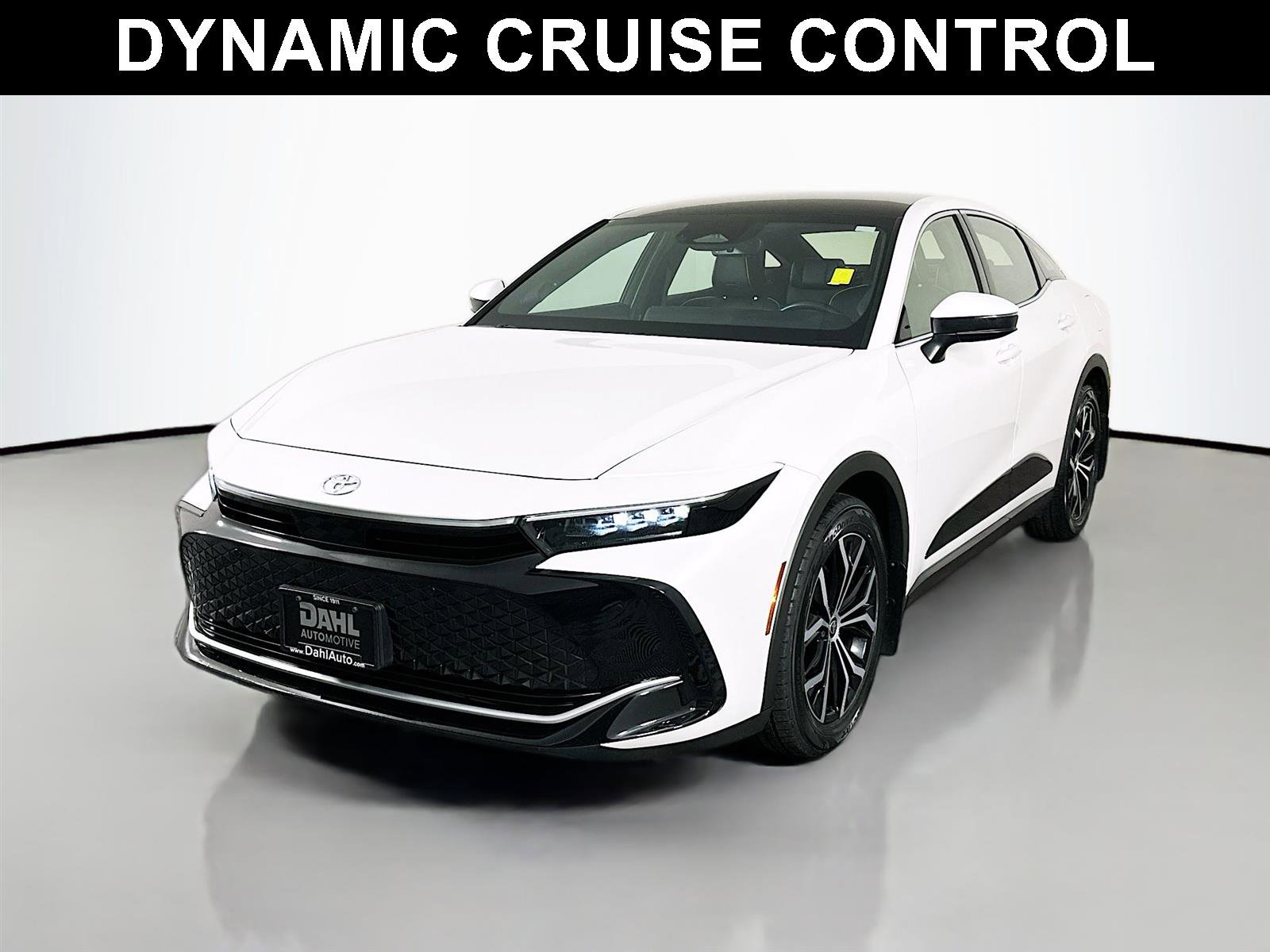 Certified 2023 Toyota Crown Limited image 4