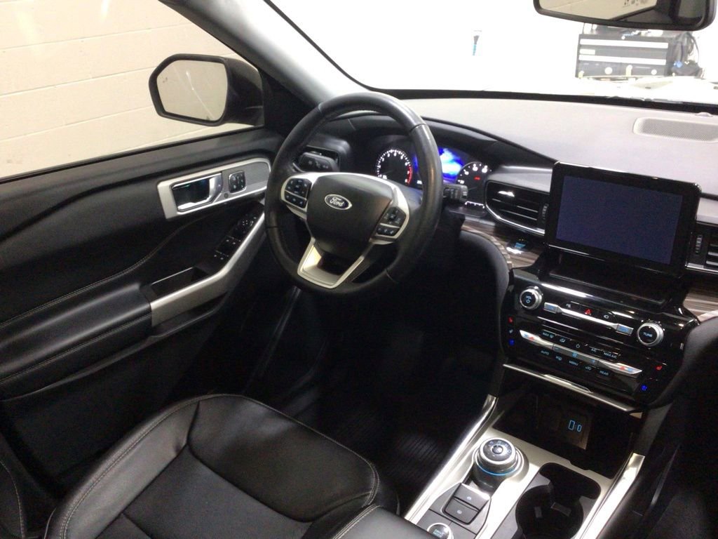 Used 2022 Ford Explorer Limited image 17
