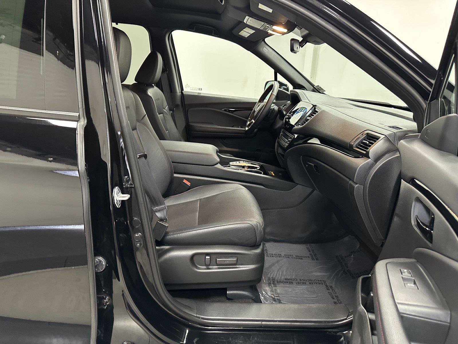 Certified 2025 Honda Passport Black Edition image 39