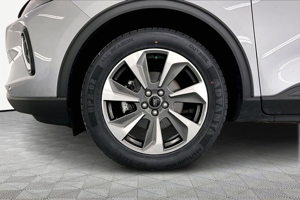 Used 2023 Ford Escape Platinum image 9