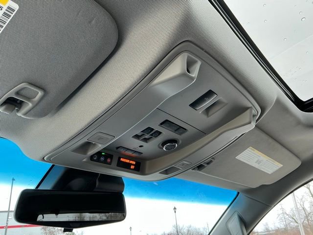 Used 2019 Cadillac Escalade Premium Luxury image 34