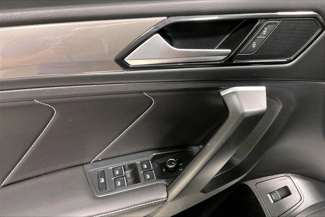 Used 2024 Volkswagen Tiguan SE w/ Panoramic Sunroof Package FWD image 40