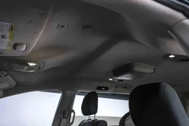 Used 2018 Chrysler Pacifica Touring Plus w/ Tire & Wheel Group FWD image 32