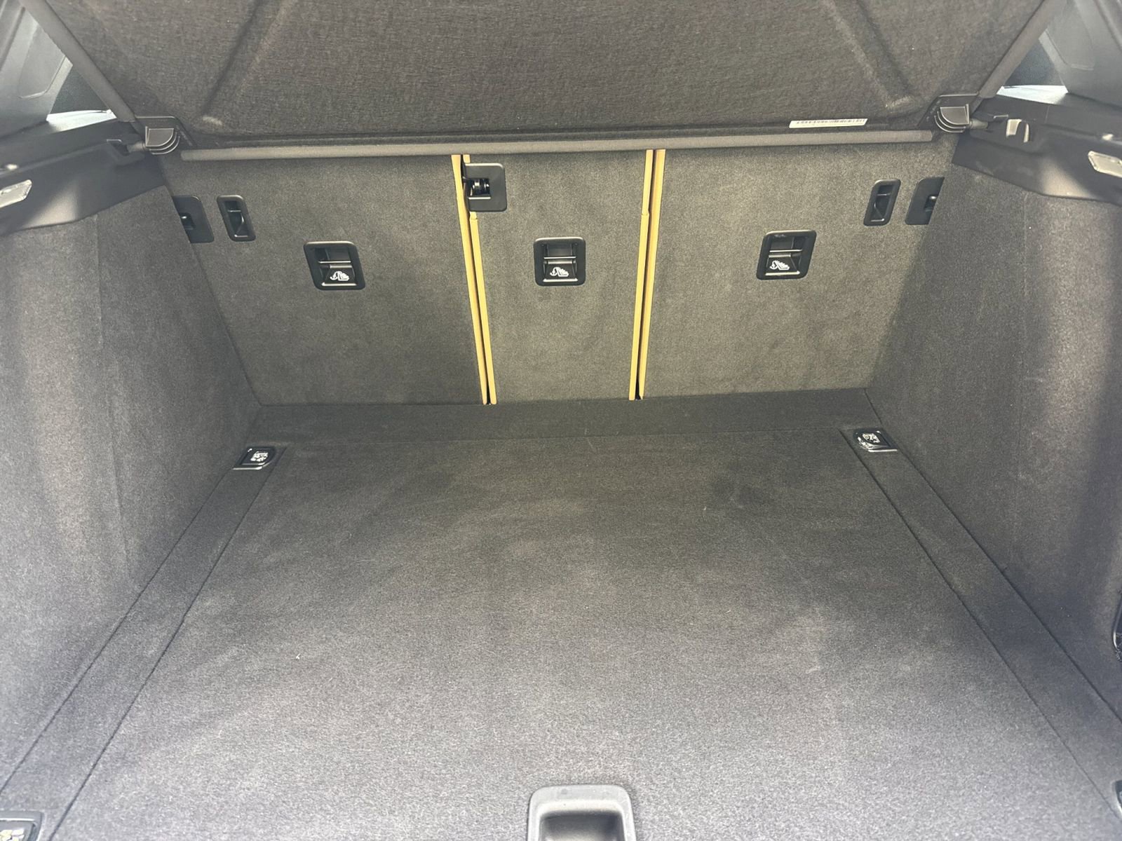 Certified 2023 Porsche Macan image 17