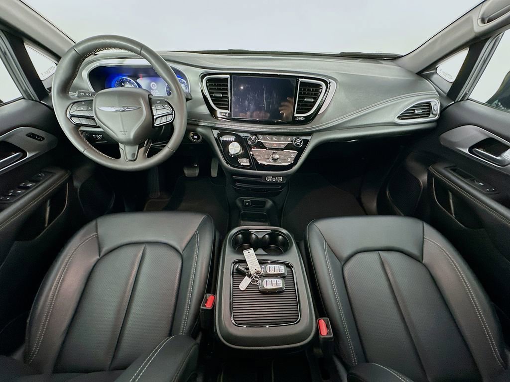 Used 2024 Chrysler Pacifica Touring-L w/ S Appearance Package FWD image 10