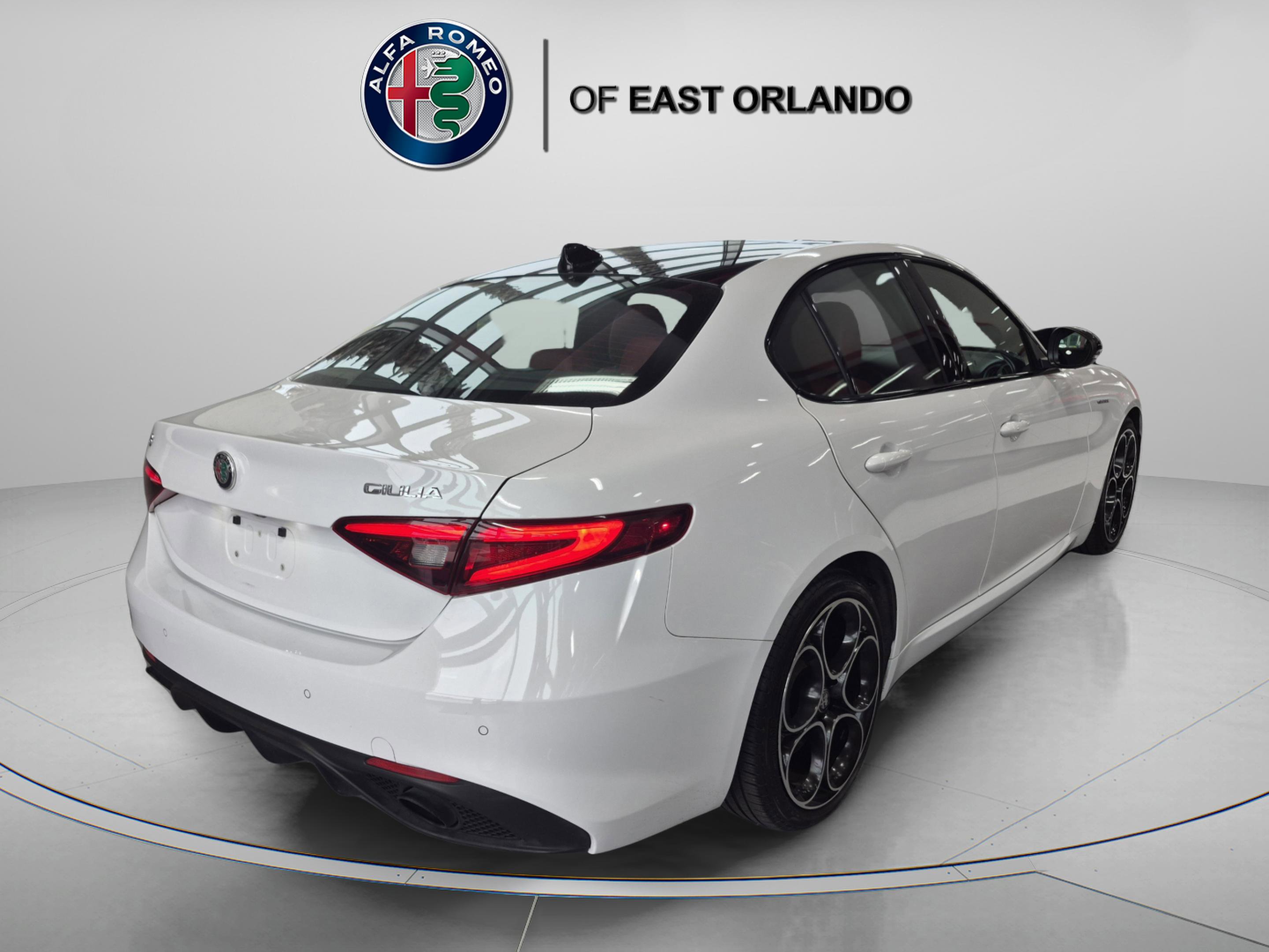 Used 2023 Alfa Romeo Giulia Veloce RWD image 6