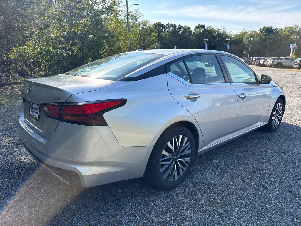 Used 2024 Nissan Altima 2.5 SV FWD image 7