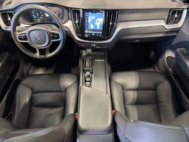 Used 2020 Volvo XC60 T6 Momentum w/ Protection Package image 25