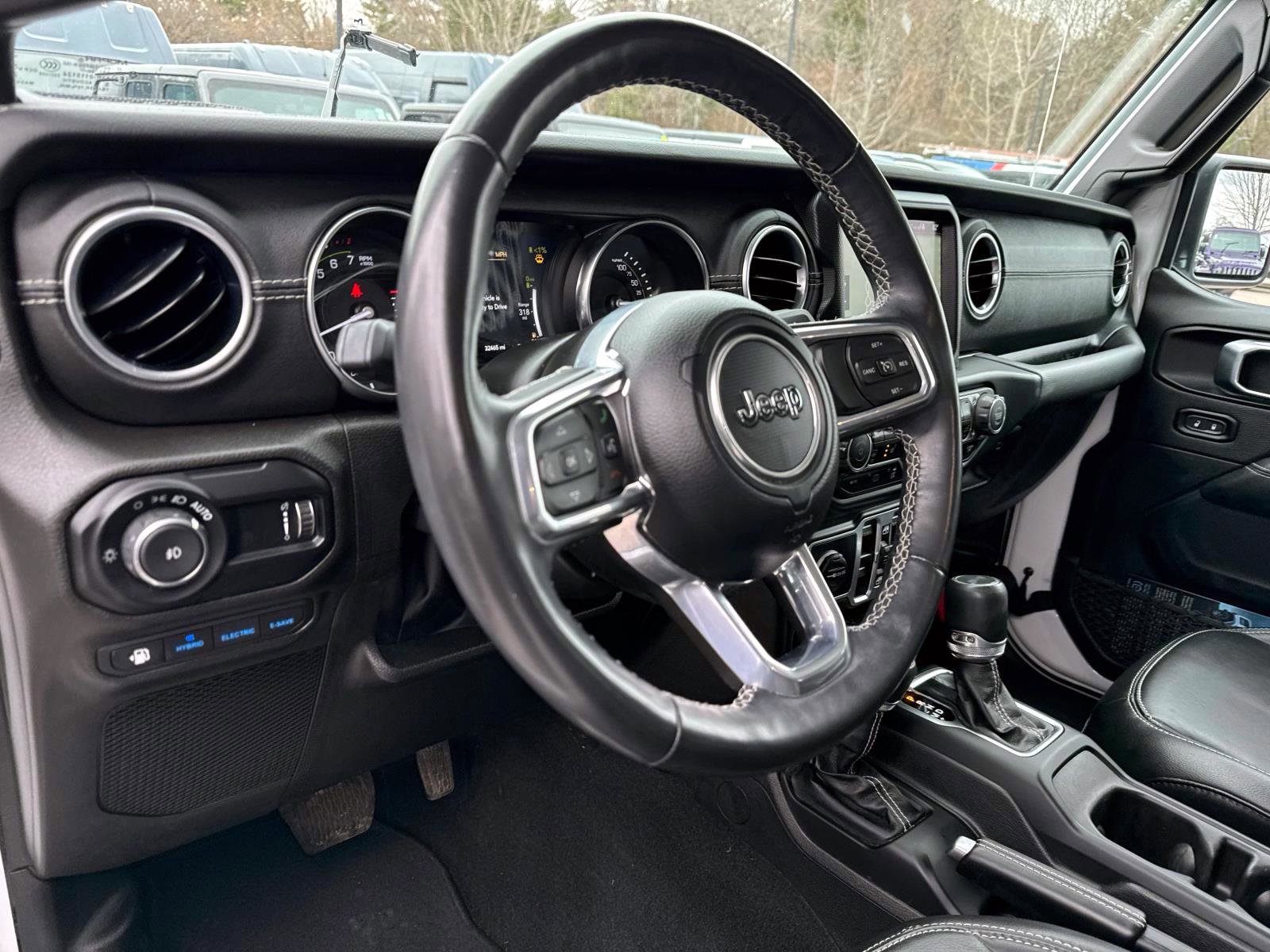 Used 2023 Jeep Wrangler Unlimited Sahara w/ Cold Weather Group image 9