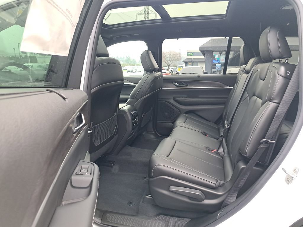 New 2025 Jeep Grand Cherokee L Limited w/ Luxury Tech Group II image 13