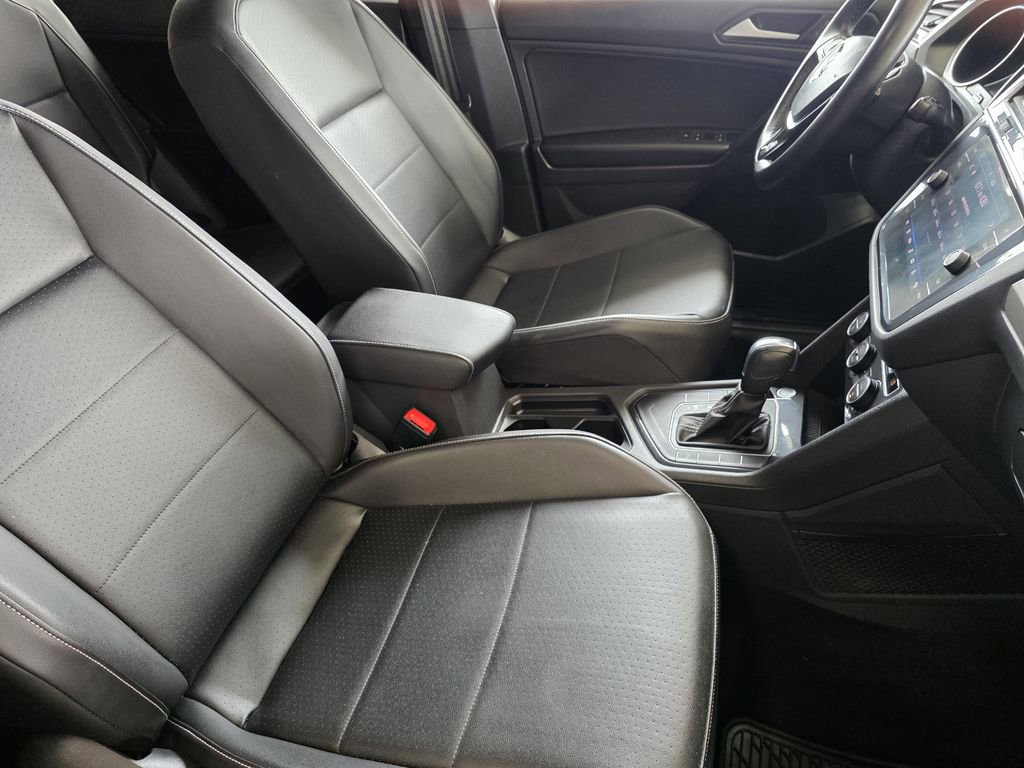 Used 2021 Volkswagen Tiguan SE R-Line FWD image 11