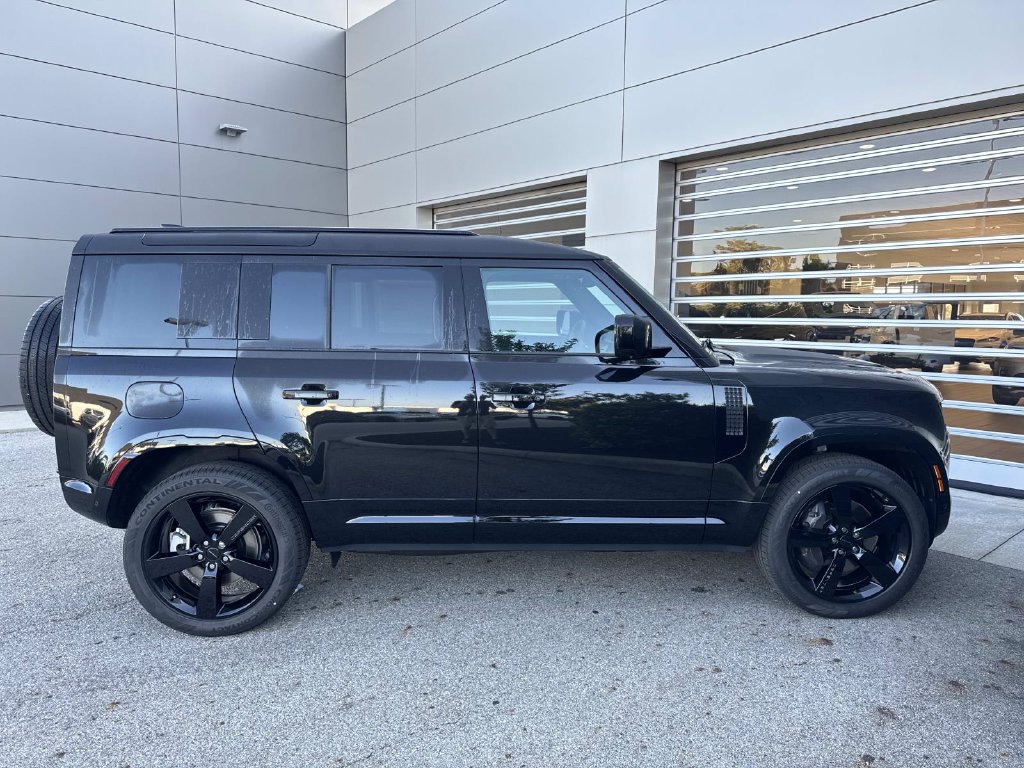 New 2026 Land Rover Defender 110 X-Dynamic SE AWD/4WD image 7
