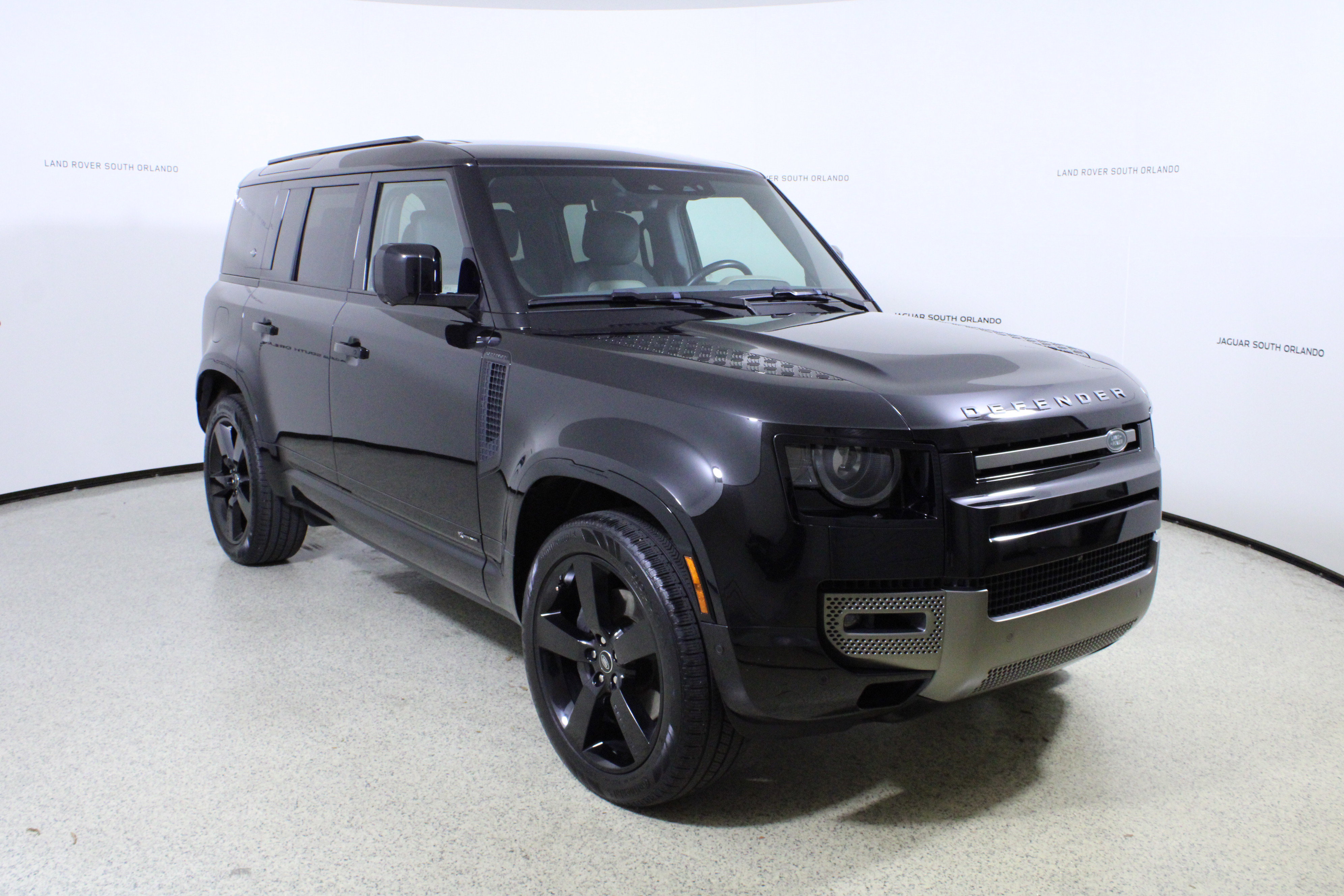 Used 2021 Land Rover Defender 110 X-Dynamic HSE AWD/4WD image 3