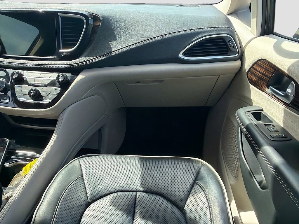 Used 2023 Chrysler Pacifica Limited image 18