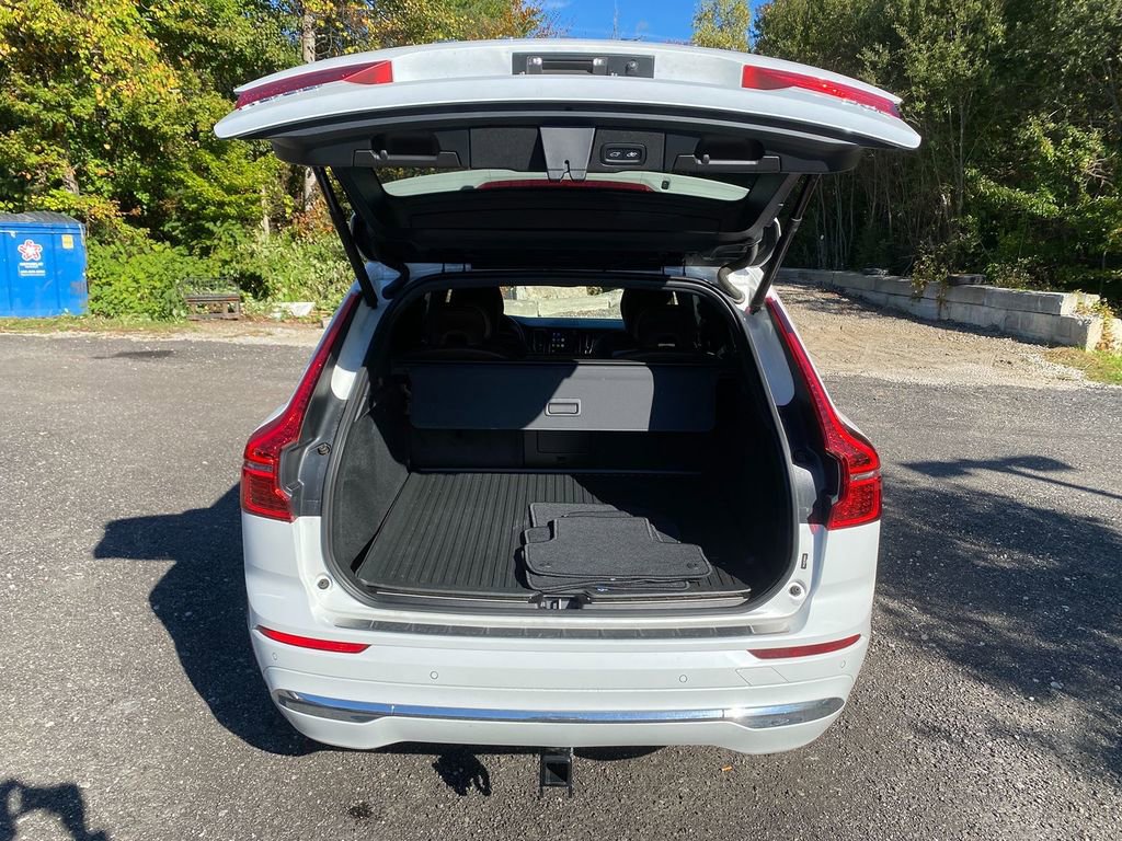 Used 2022 Volvo XC60 B5 Inscription w/ Climate Package image 24