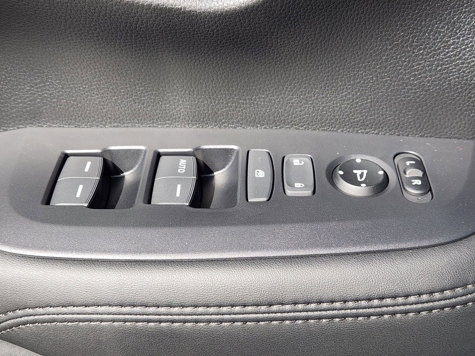 New 2026 Honda HR-V LX image 28