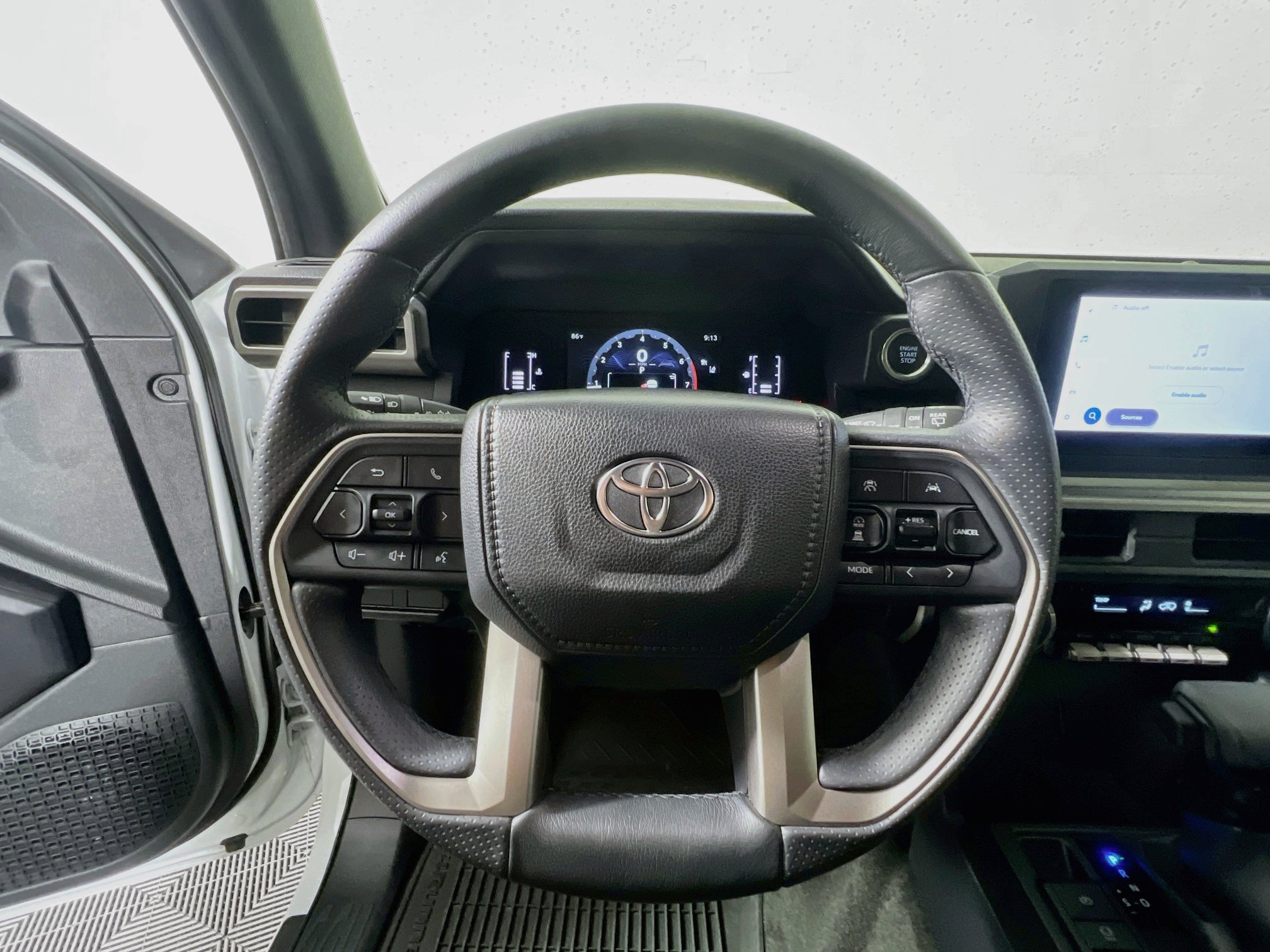 Used 2025 Toyota 4Runner SR5 AWD/4WD image 17