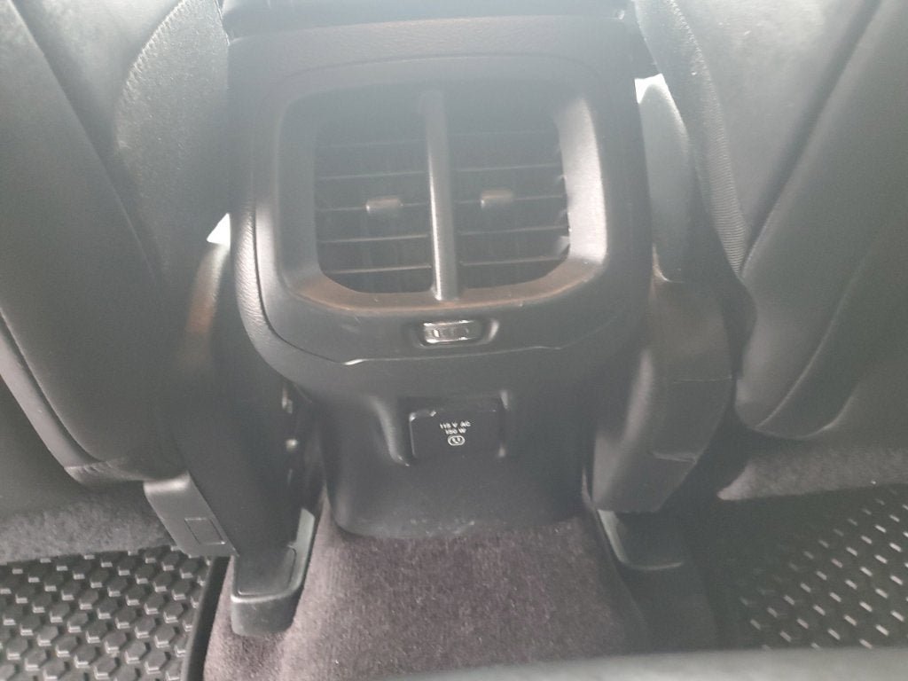 Used 2018 Jeep Cherokee Latitude Plus w/ Cold Weather Group AWD/4WD image 41