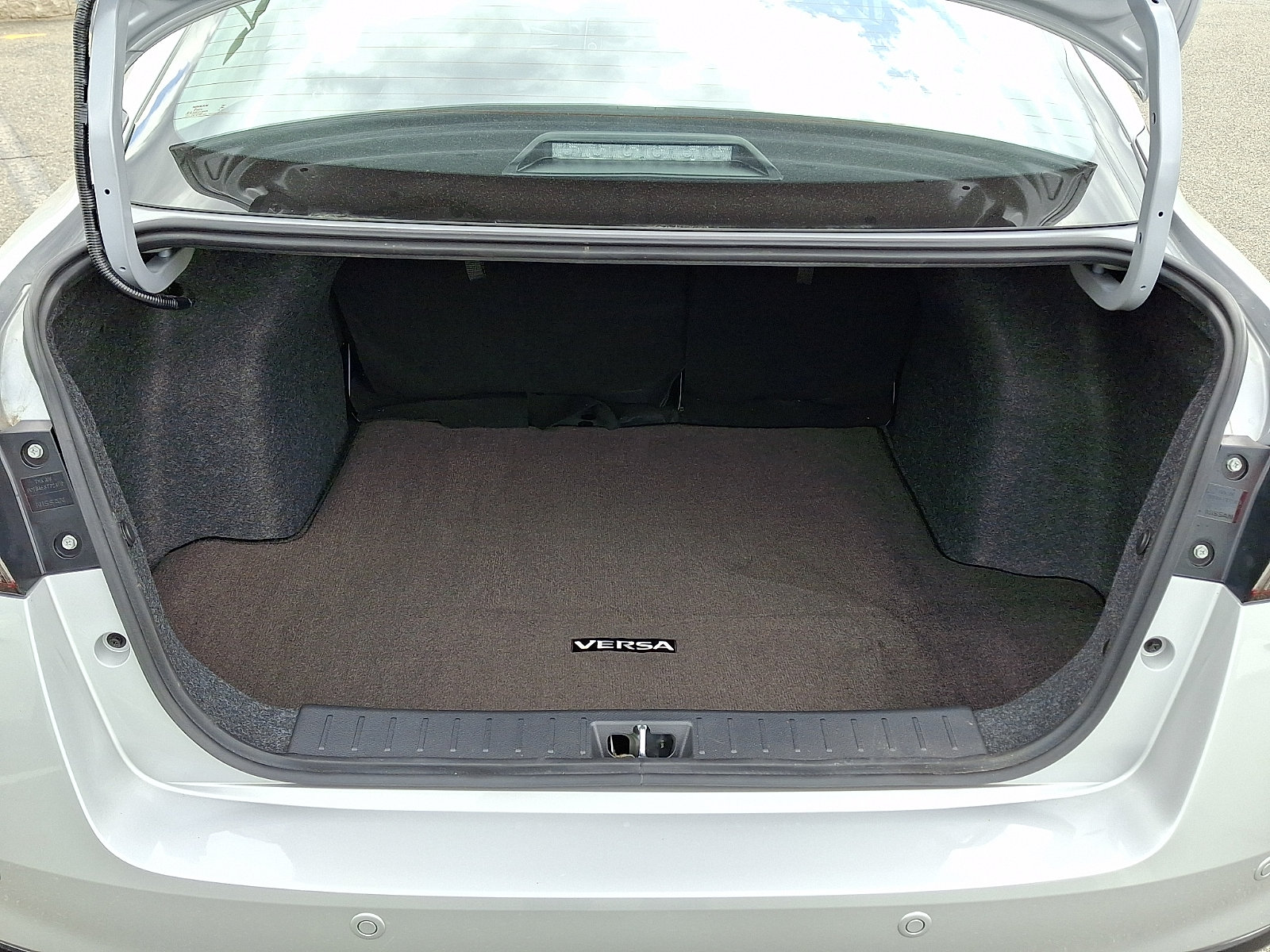 Certified 2025 Nissan Versa SV w/ Trunk Package FWD image 29