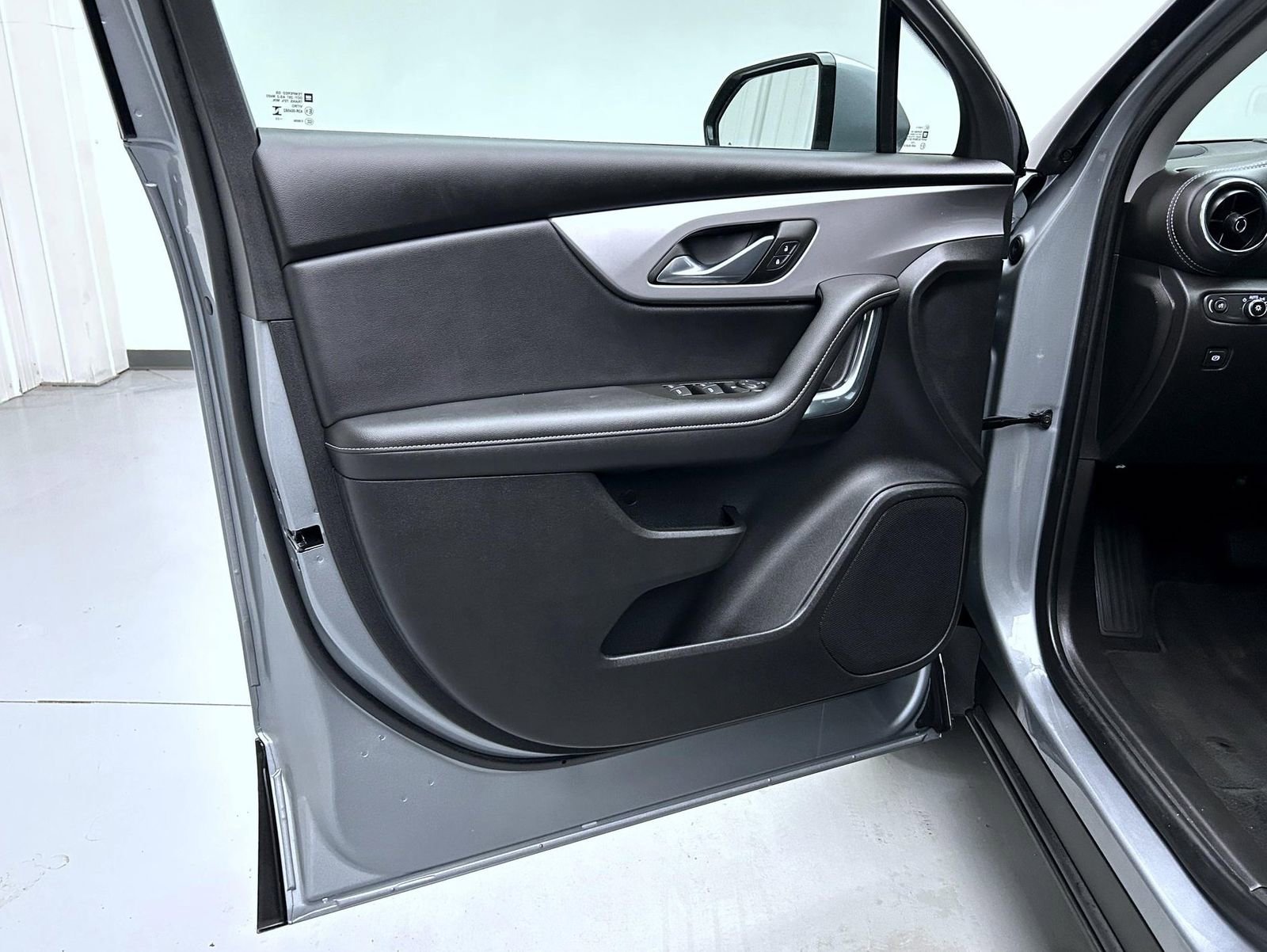 Used 2025 Chevrolet Blazer LT AWD/4WD image 9