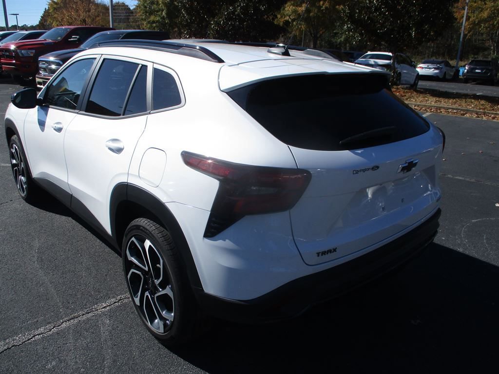 Used 2025 Chevrolet Trax RS w/ Driver Confidence Package image 3