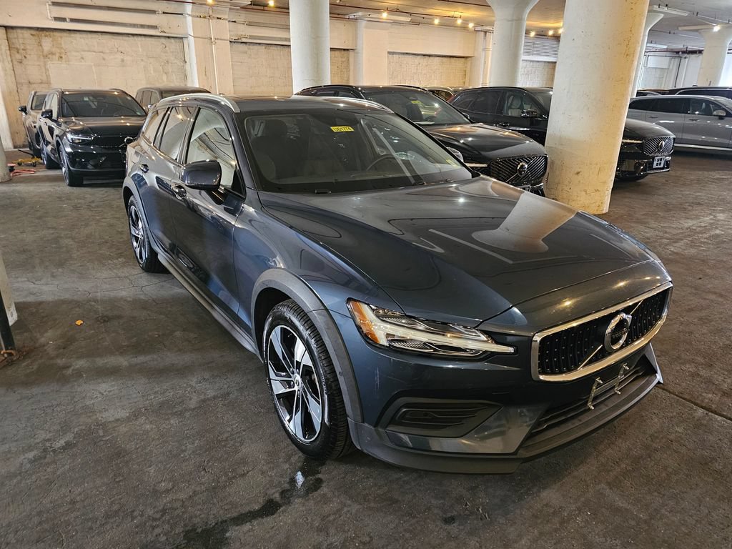 Used 2020 Volvo V60 T5 Cross Country AWD/4WD image 5