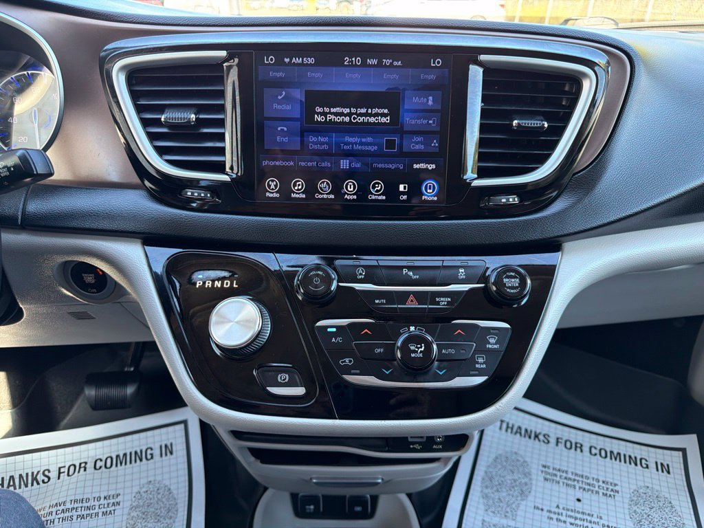 Used 2017 Chrysler Pacifica Touring-L FWD image 31