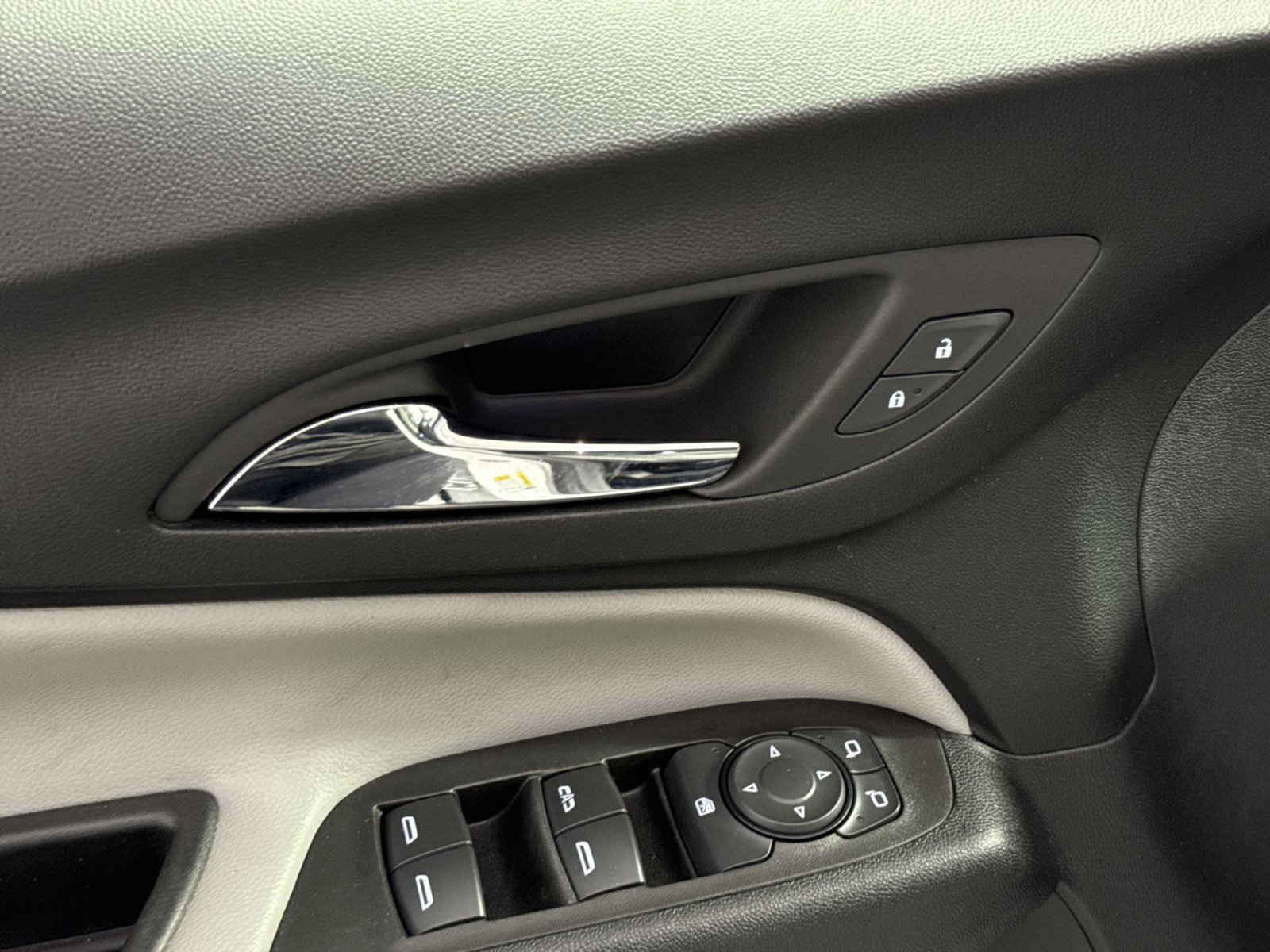 Used 2023 Chevrolet Equinox LS w/ LS Convenience Package FWD image 16