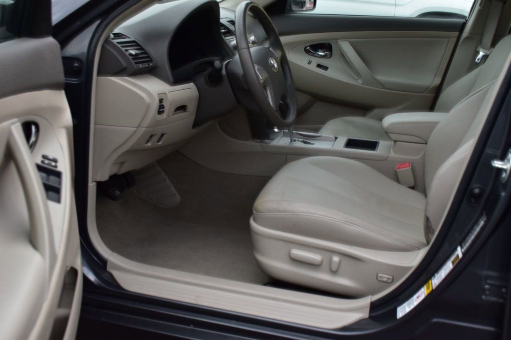 Used 2009 Toyota Camry Hybrid image 16