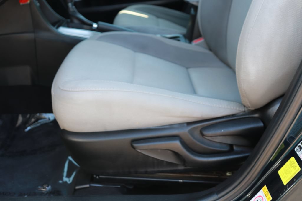 Used 2017 Toyota Corolla LE w/ Carpet Mat Package (TMS) FWD image 13