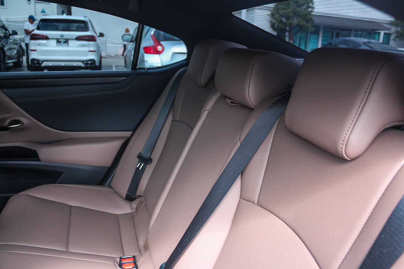 Used 2025 Lexus ES 300h w/ Premium Package image 24