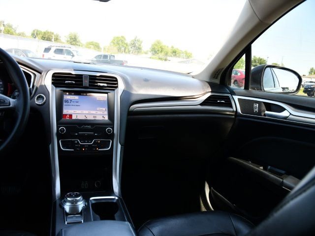 Used 2019 Ford Fusion SE AWD/4WD image 24