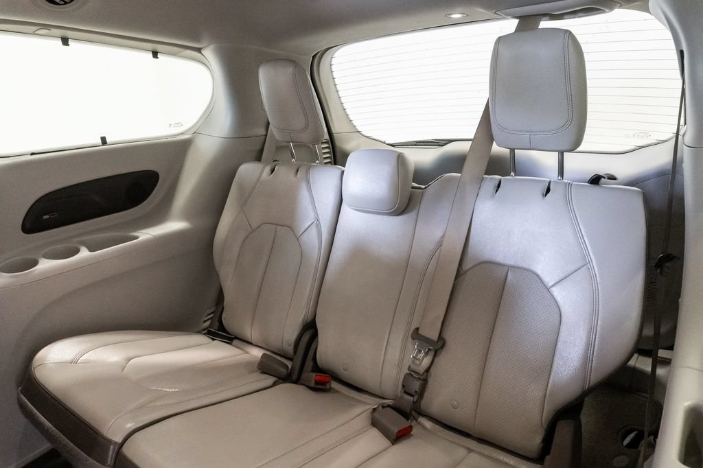 Used 2019 Chrysler Pacifica Touring-L Plus w/ Advanced Safetytec Group FWD image 25