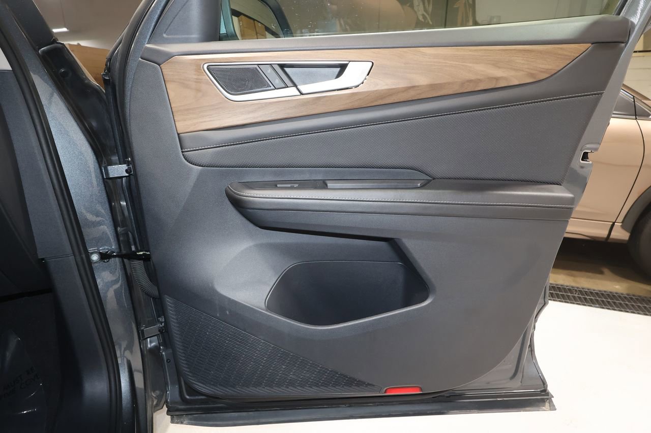 Used 2025 Volkswagen Atlas SE image 17