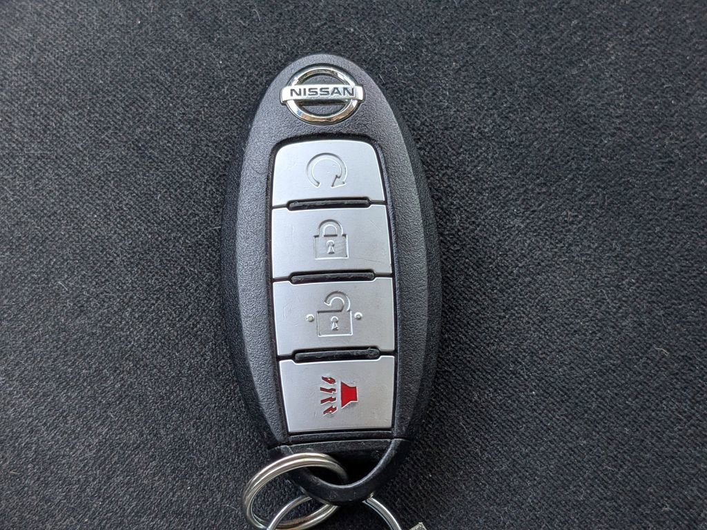 Used 2016 Nissan Pathfinder SV image 28