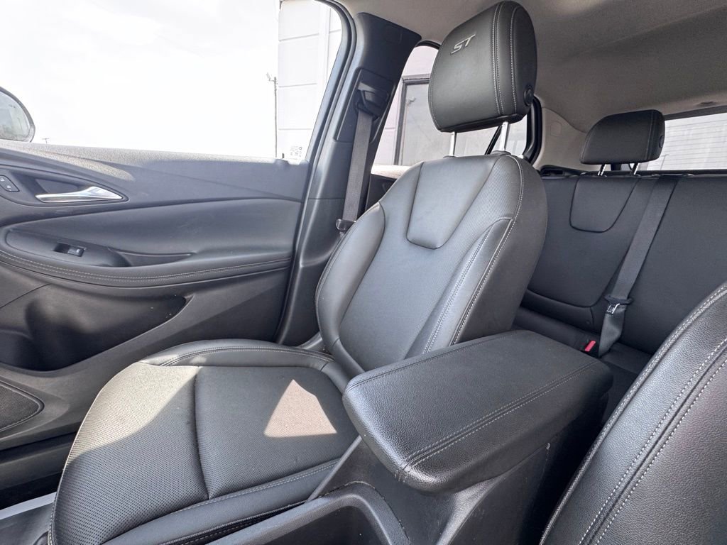 Used 2024 Buick Encore GX Sport Touring w/ Experience Buick Package image 17