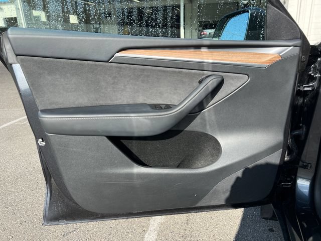 Used 2025 Tesla Model Y Long Range AWD/4WD image 16