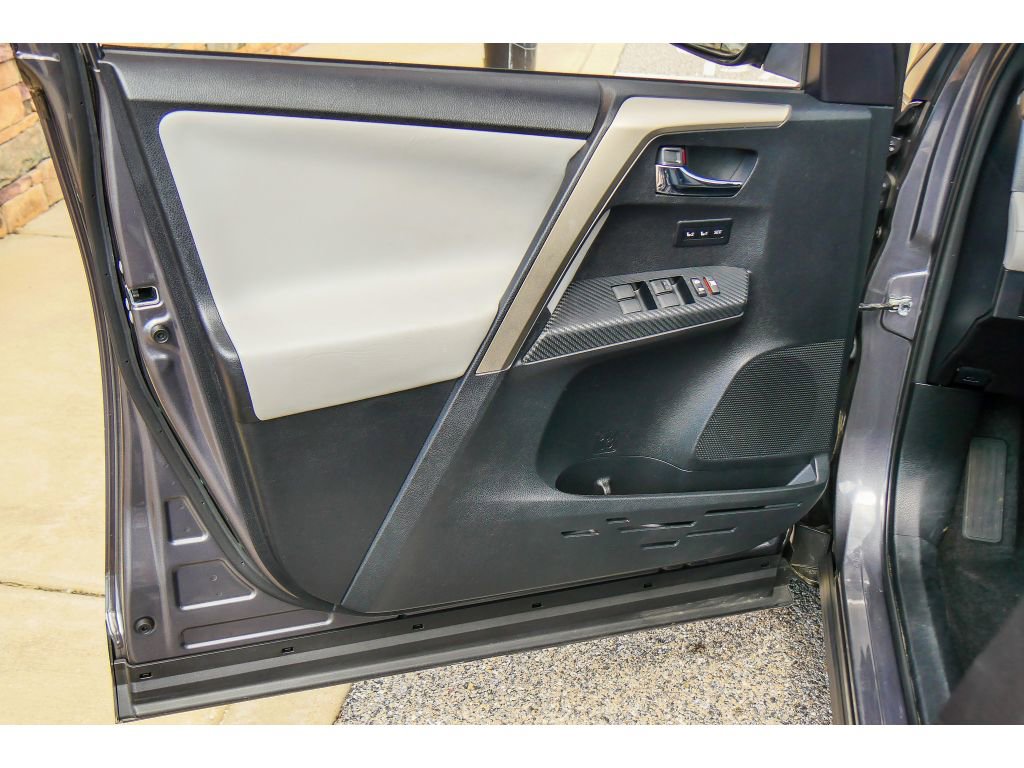 Used 2015 Toyota RAV4 Limited image 9