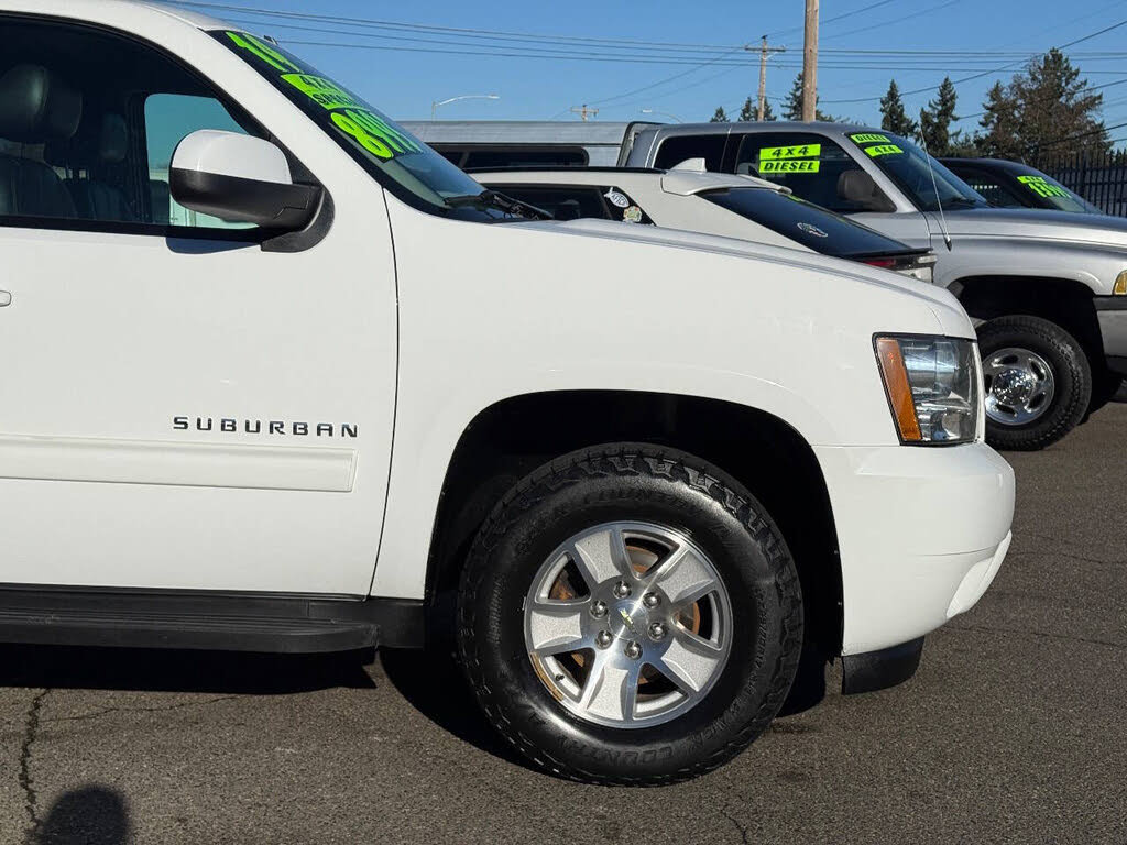Used 2014 Chevrolet Suburban LT image 13
