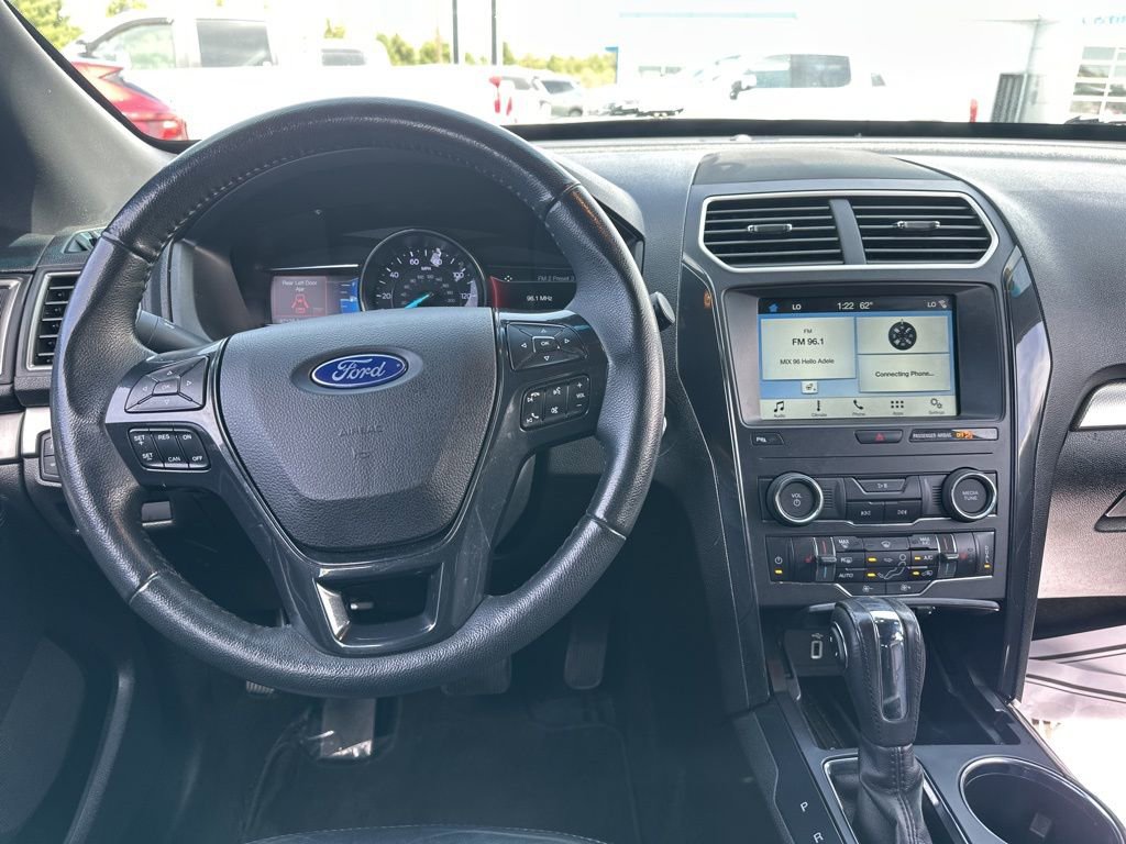 Used 2018 Ford Explorer XLT w/ Equipment Group 202A AWD/4WD image 7