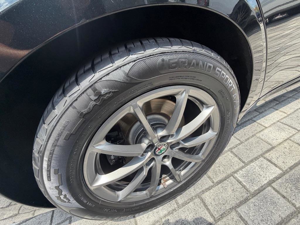Used 2018 Alfa Romeo Giulia RWD image 29
