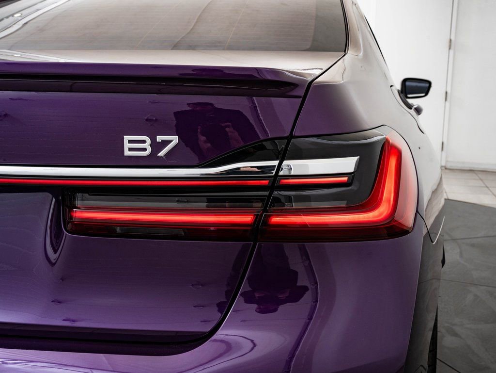 Certified 2022 BMW ALPINA B7 xDrive w/ Luxury Rear Seating Package image 9