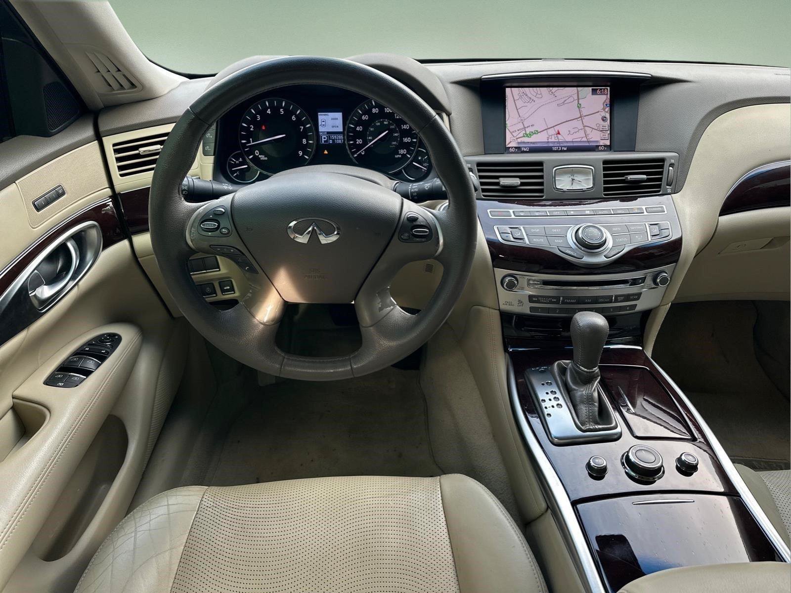 Used 2011 INFINITI M37 w/ Premium Pkg RWD image 10