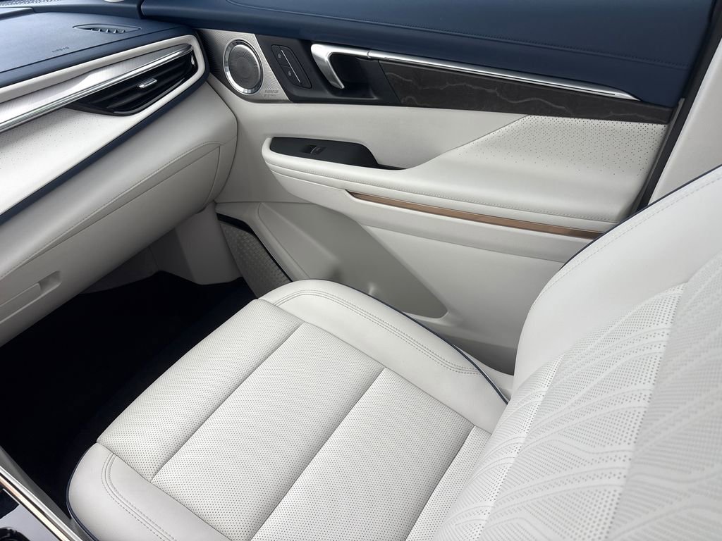 Used 2025 Buick Enclave Avenir w/ Super Cruise Package image 15