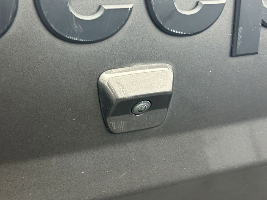 Used 2022 Jeep Gladiator Sport image 25