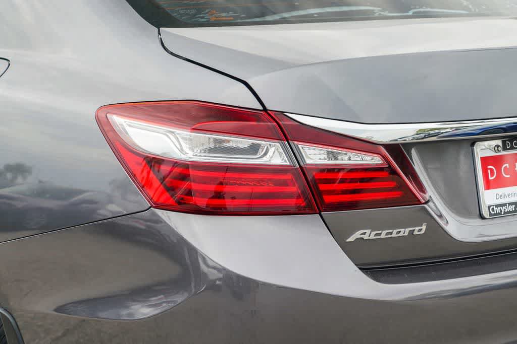 Used 2017 Honda Accord EX image 7
